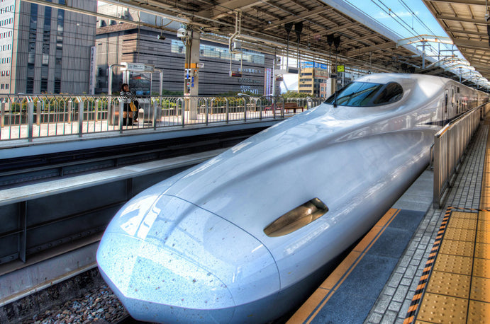 犬と新幹線で旅行する際の注意点。乗車ルールや必要な持ち物、快適に過ごすコツを解説。