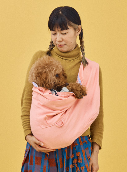 治療上必要な場合のみ、ドッグスリングで縦抱きが可能です