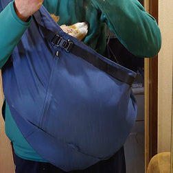 ご利用者様のドッグスリング着用写真