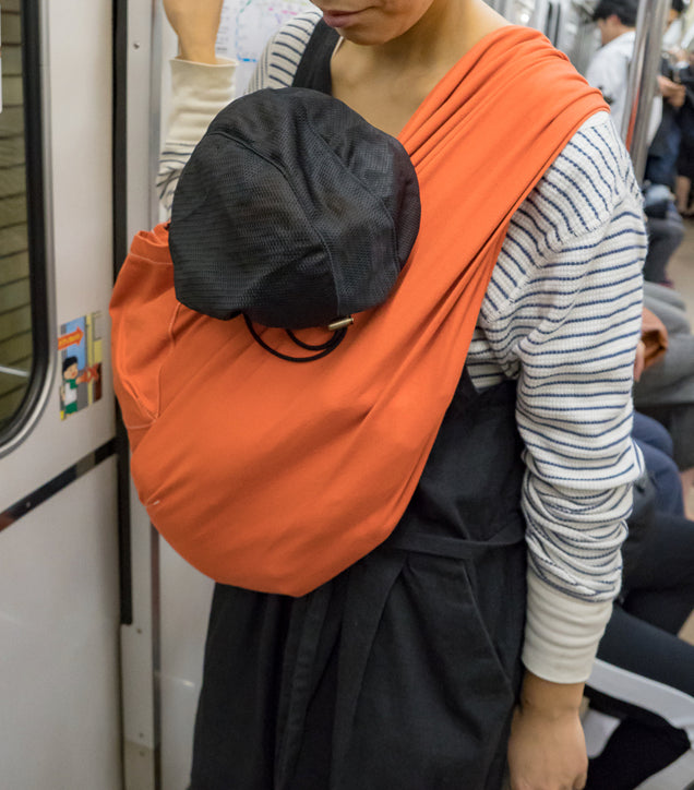 メッシュカバーでお顔を隠せば、電車、バス、地下鉄など公共交通機関が利用できます