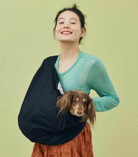 当店の犬用抱っこ紐は、愛犬のお顔は右でも左向きでもお使いいただけます。