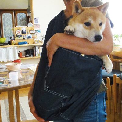 入れてみると初めは暴れますが、