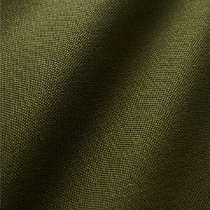 スリングの上に丸まって寝ていました