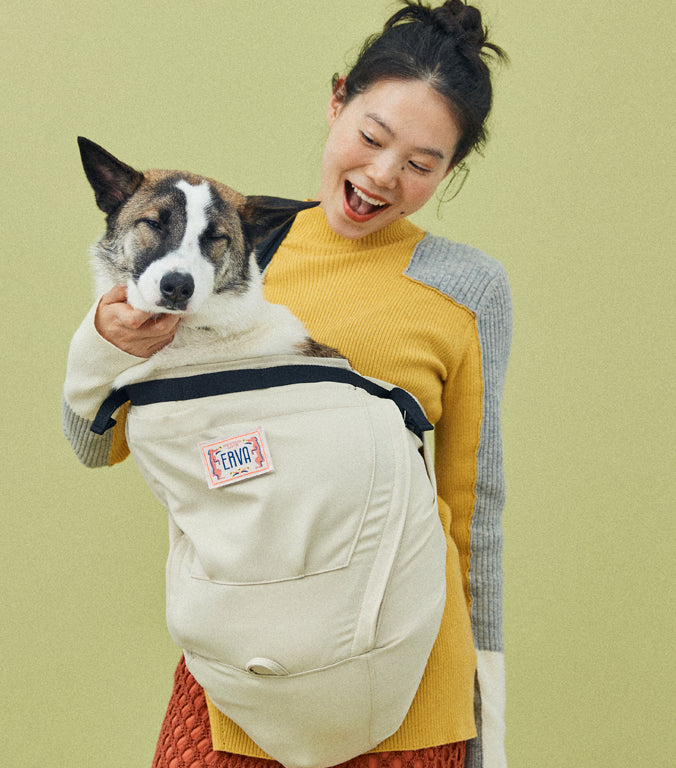 20kgまでの中型犬も入るマルチ・ドッグスリング